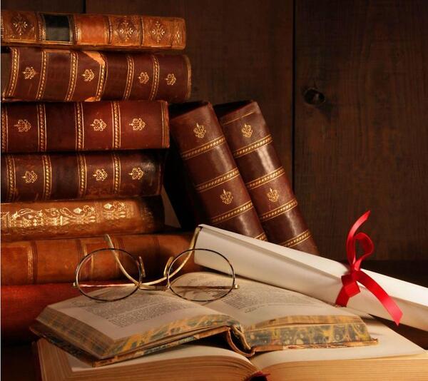 عکس پروفایل نوشته روی کتاب