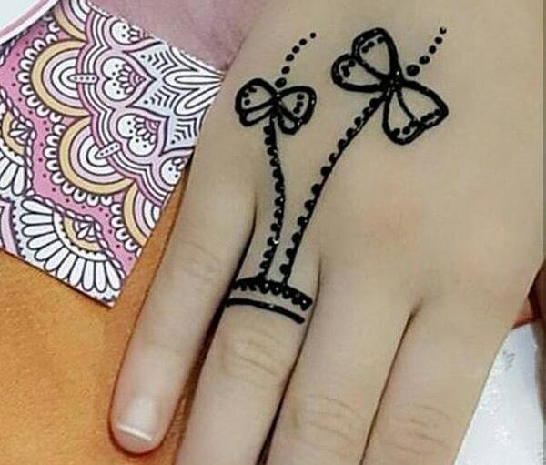 عکس طراحی با حنا روی دست