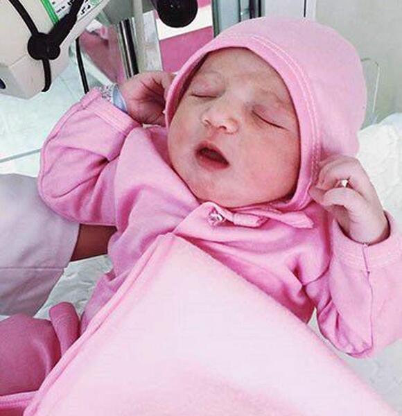 عکس نوزاد دختر یک روزه زیبا
