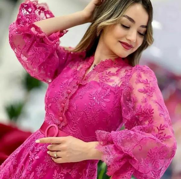 عکس مدل لباس مجلسی کوتاه با گیپور صورتی