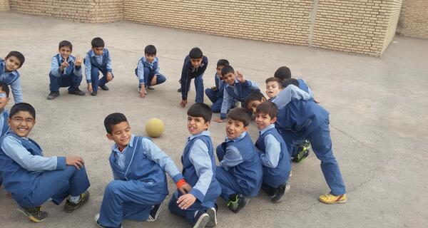 عکس بازی گرگم به هوا