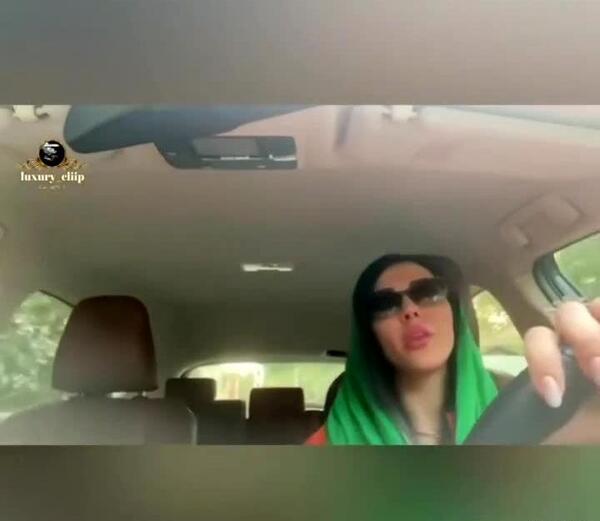 عکس دنیا خواننده بدون آرایش
