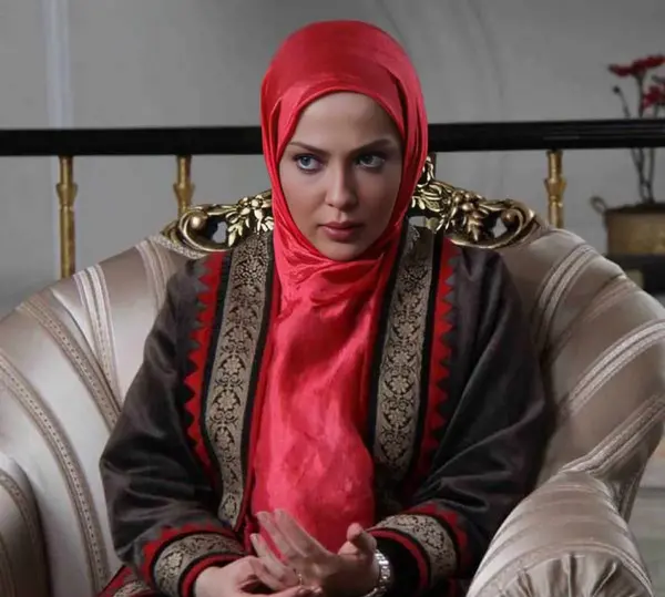 عکس دنیا خواننده بدون آرایش