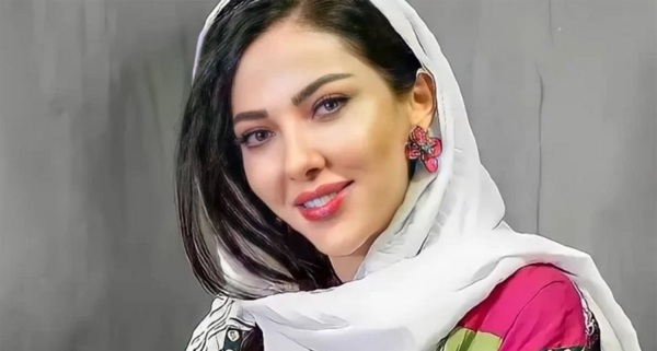 عکس دنیا خواننده بدون آرایش
