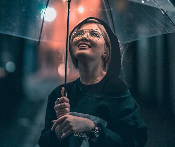 عکس دنیا خواننده بدون آرایش