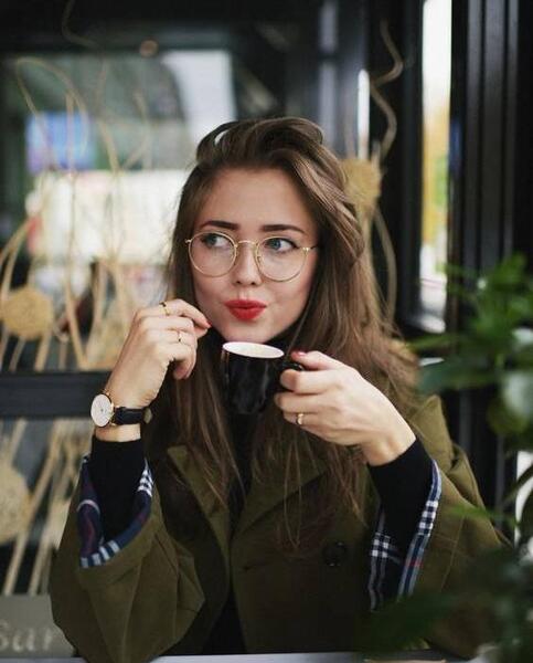 ژست عکس دخترانه تک نفره