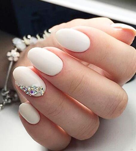 عکس مدل های ناخن سفید
