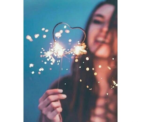 عکس پروفایل دخترونه شیک با کتاب