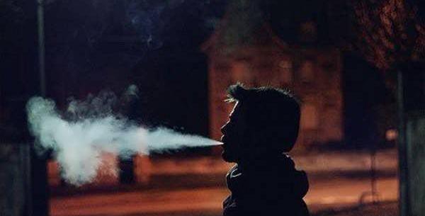 عکس پسر غمگین سیگاری