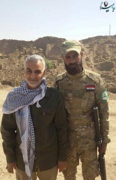 عکس شهید سلیمانی با لباس نظامی