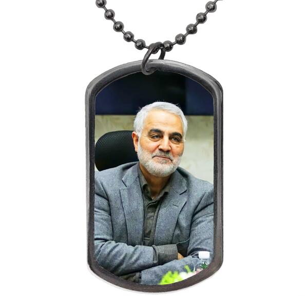 عکس شهید سلیمانی با لباس نظامی
