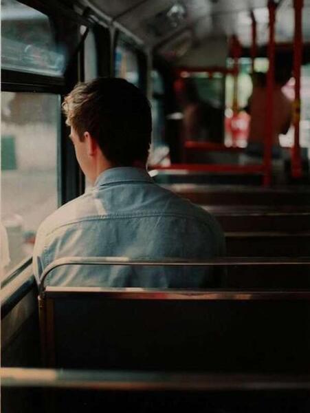 ژست عکس مردانه کنار ماشین