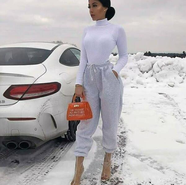 ژست عکس مردانه کنار ماشین