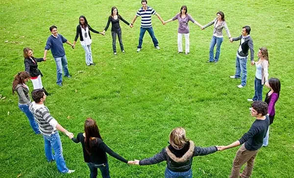 عکس بازی عمو زنجیر باف