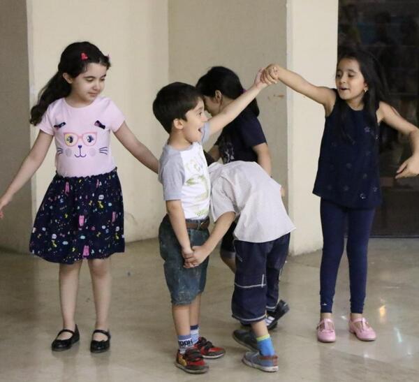 عکس بازی عمو زنجیر باف