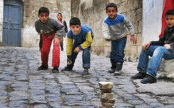 عکس بازی عمو زنجیر باف