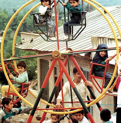 عکس بازی عمو زنجیر باف