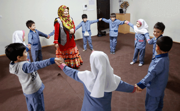 عکس بازی عمو زنجیر باف