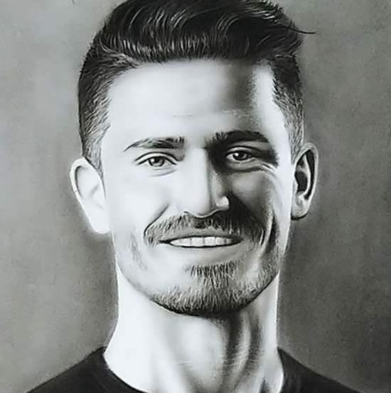 عکس نقاشی چهره با زغال