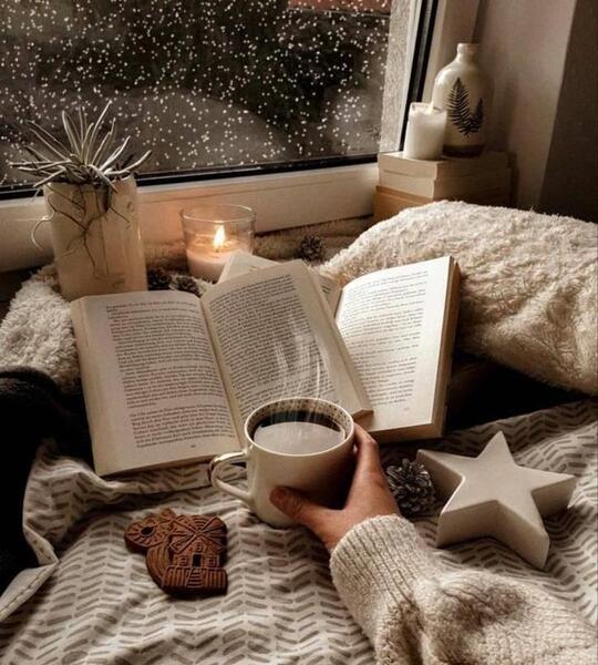 عکس فنجان قهوه و کتاب برای پروفایل