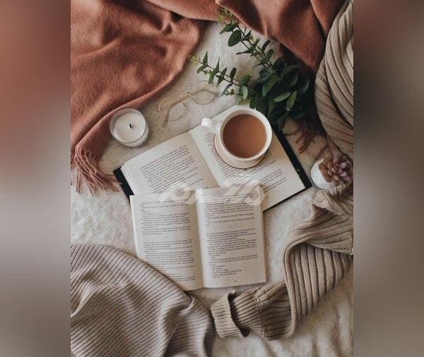 عکس فنجان قهوه و کتاب برای پروفایل