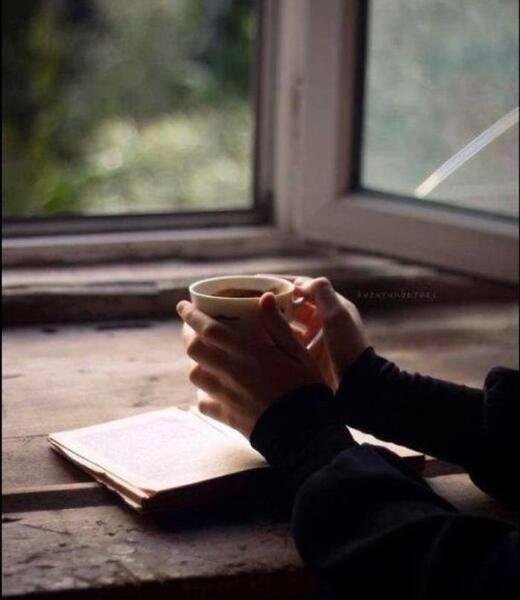 عکس فنجان قهوه و کتاب برای پروفایل
