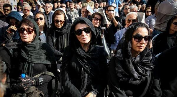 عکس سجاد عبادی در تشییع جنازه