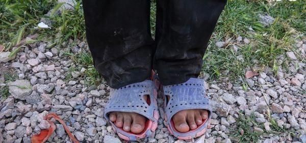 عکس دمپایی کهنه