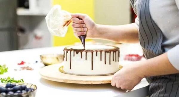 عکس روی کیک شکلاتی