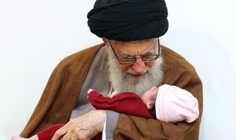 عکس دختر رهبر در خارج