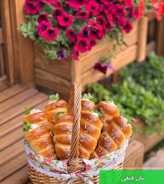عکس حلوا در نان قیفی