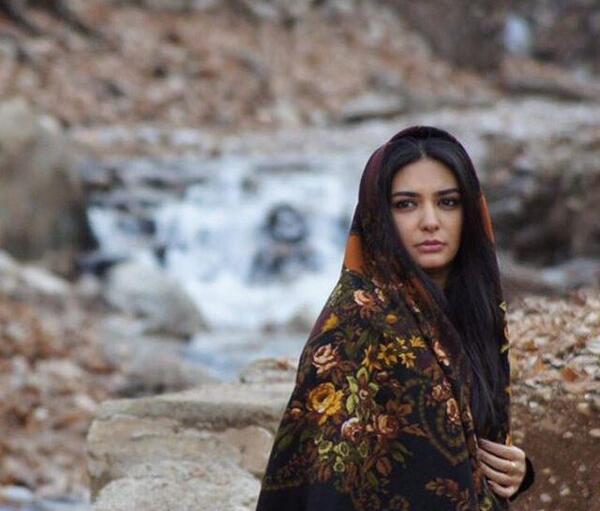 عکس لیندا کیانی در پشت صحنه