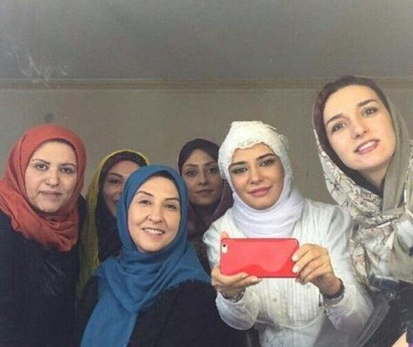 عکس لیندا کیانی در پشت صحنه