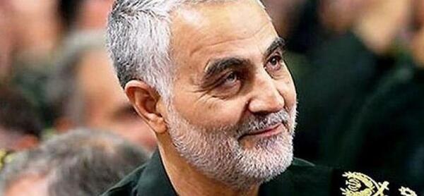عکس قاسم سلیمانی در صف سوم نماز داعش