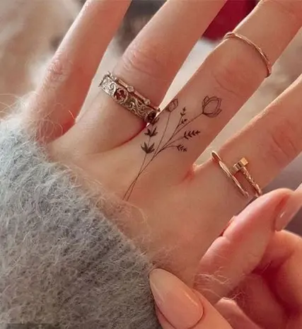 عکس تاتو روی انگشت های دست