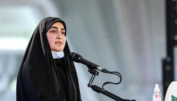 عکس زینب سلیمانی و گوشی آیفون