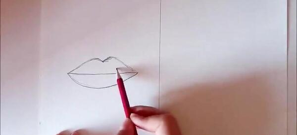 عکس نقاشی ساده لب