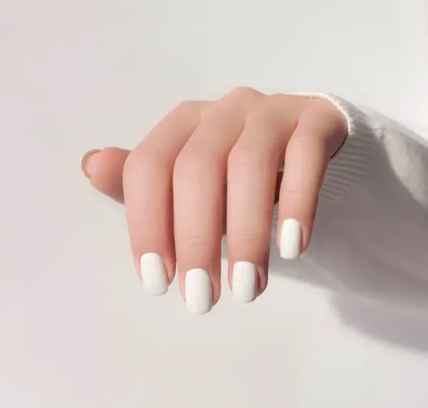 عکس مدل ناخن سفید ساده