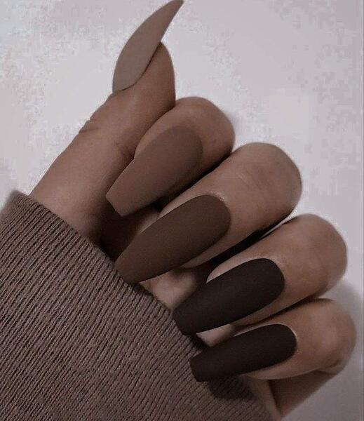 عکس مدل ناخن ذوزنقه کوتاه