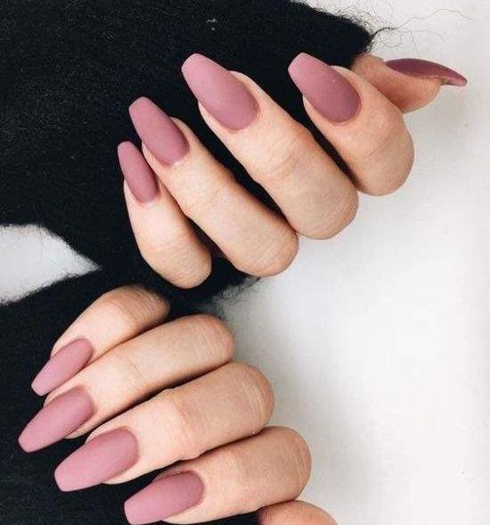 عکس مدل ناخن ذوزنقه کوتاه