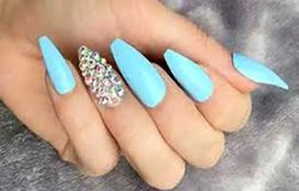 عکس مدل ناخن ذوزنقه کوتاه