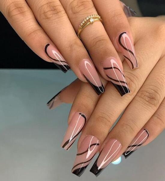 عکس مدل ناخن ذوزنقه کوتاه