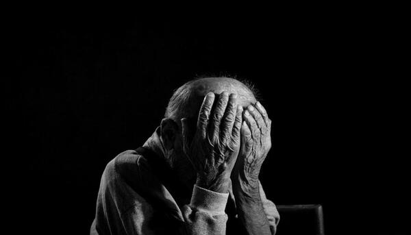 عکس صندلی تنهایی