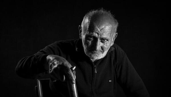 عکس صندلی تنهایی