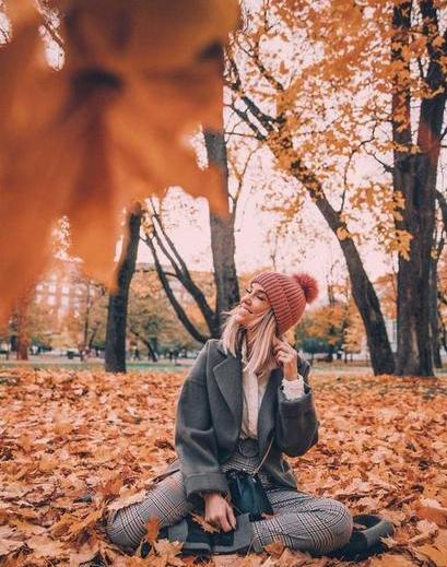 ژست عکس در طبیعت پاییزی