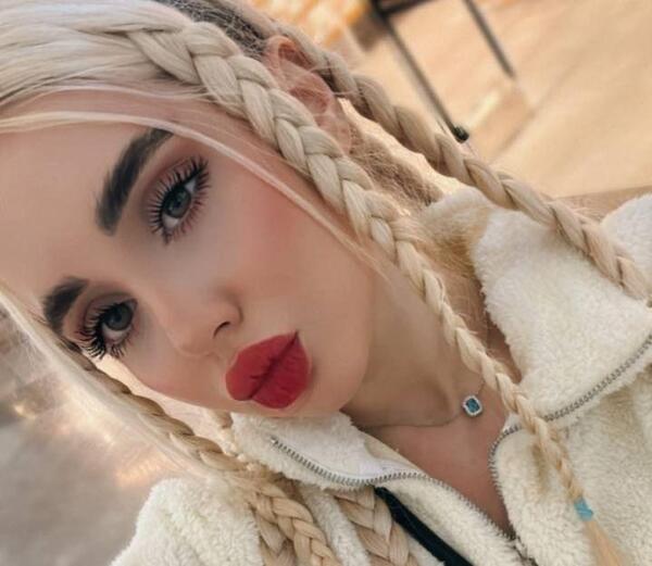 عکس صورت نیکا فلاحی