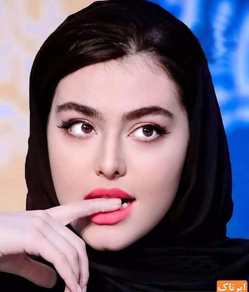 عکس ریحانه پارسا بدون روسری