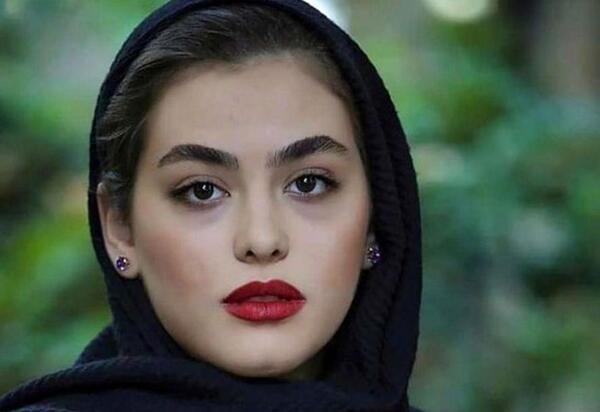 عکس ریحانه پارسا بدون روسری
