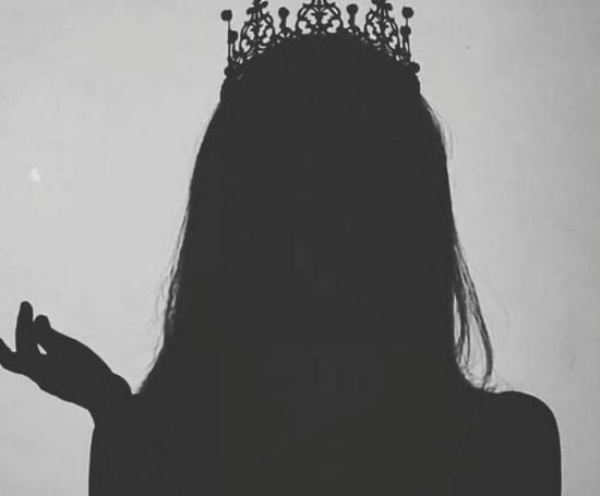 عکس تاج روی سر دختر