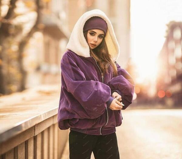 عکس نیکا فلاحی با طرفدارانش